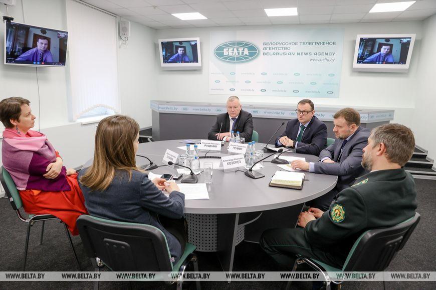 Во время заседания