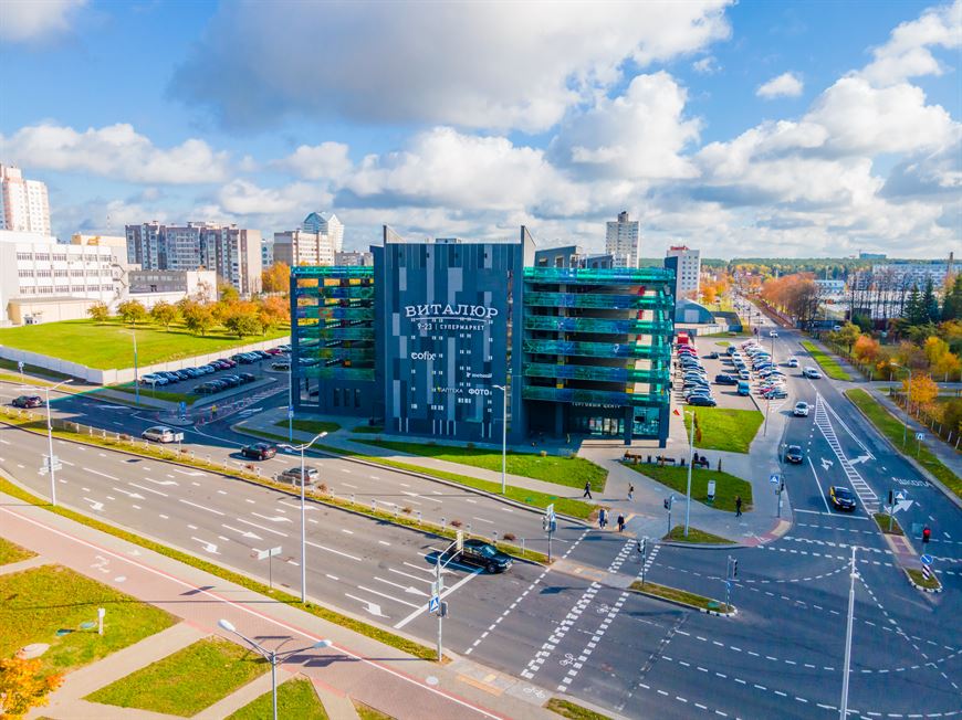 Супермаркет + паркинг. Возьмите все, что нужно к ужину, возвращаясь домой!