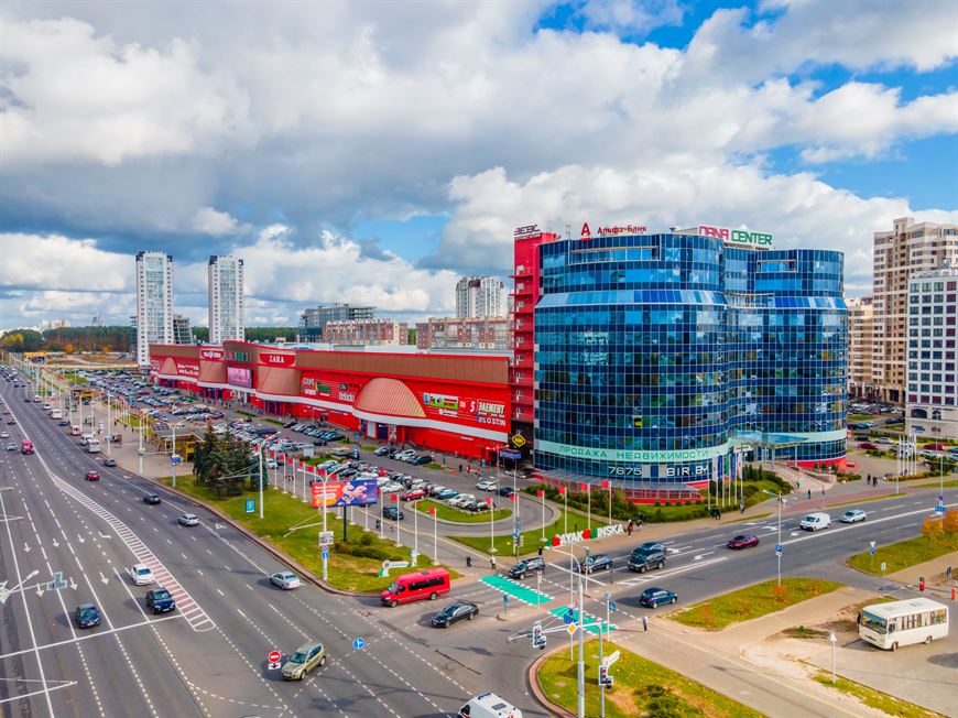 Dana Mall — один из самых крупных ТРЦ. Здесь находится и деловой Dana Center с локациями для любого бизнеса