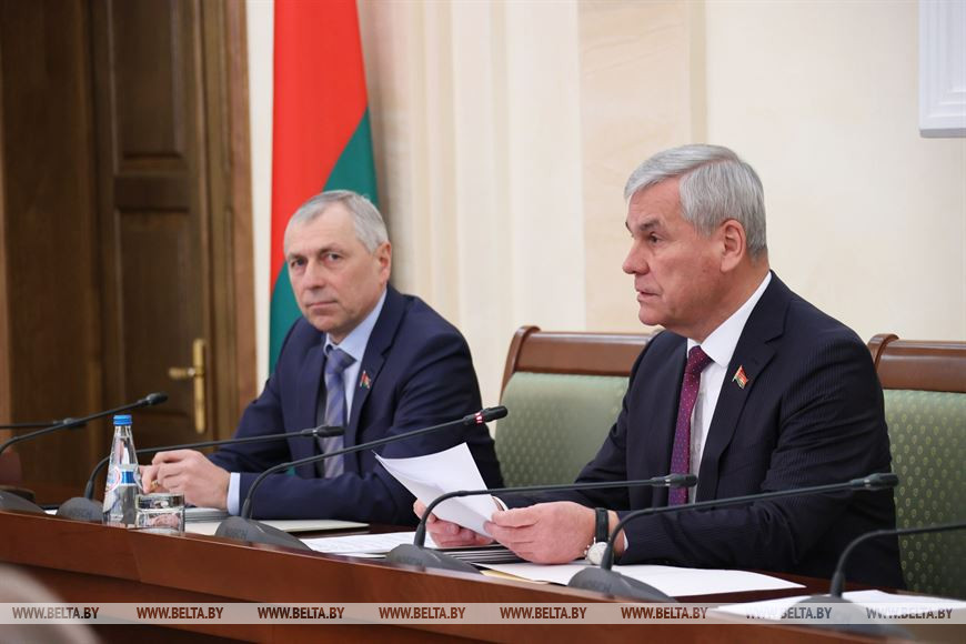 Владимир Андрейченко (справа) Владимир Андрейченко (справа)