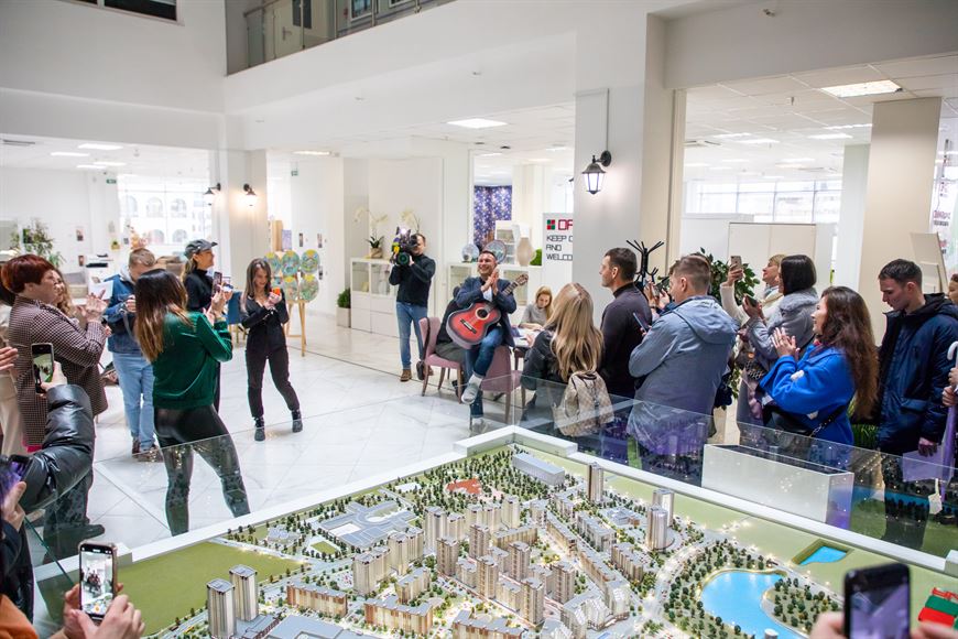 Широта русской души не знает границ! Некоторых россиян не пришлось уговаривать спеть! Широта русской души не знает границ! Некоторых россиян не пришлось уговаривать спеть!