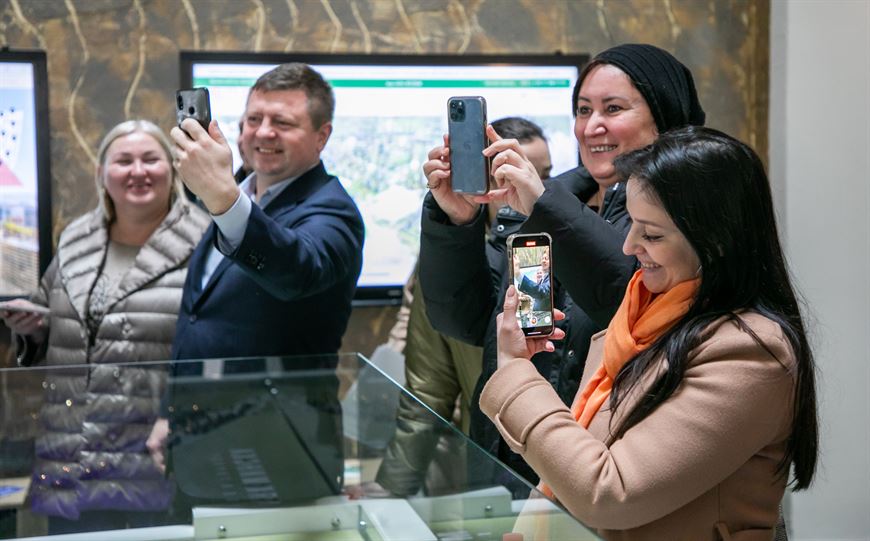 У кого-то на лице улыбки, а у кого-то - слезы радости от визита в Беларусь! У кого-то на лице улыбки, а у кого-то - слезы радости от визита в Беларусь!