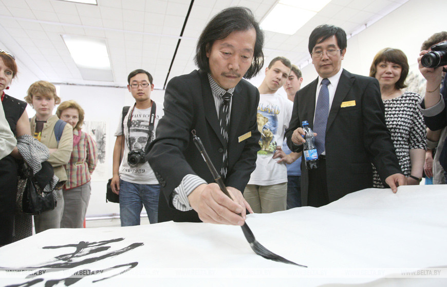 Китайская выставка художников города Сиань открылась в Минске