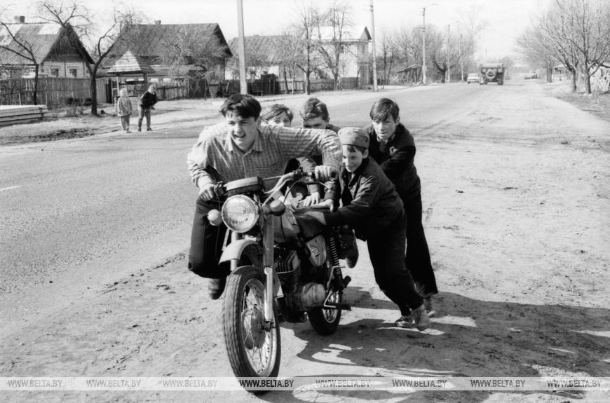Мальчишки из Жлобина и ...весна! 1994 год Мальчишки из Жлобина и ...весна! 1994 год