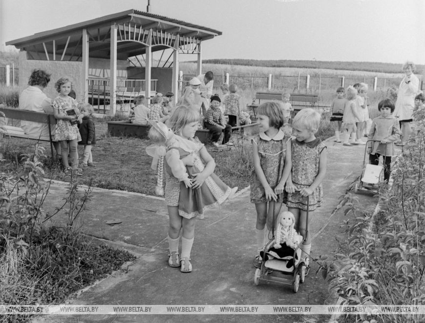 Детский сад в деревне Луцковляны Гродненского района, 1975 год Детский сад в деревне Луцковляны Гродненского района, 1975 год