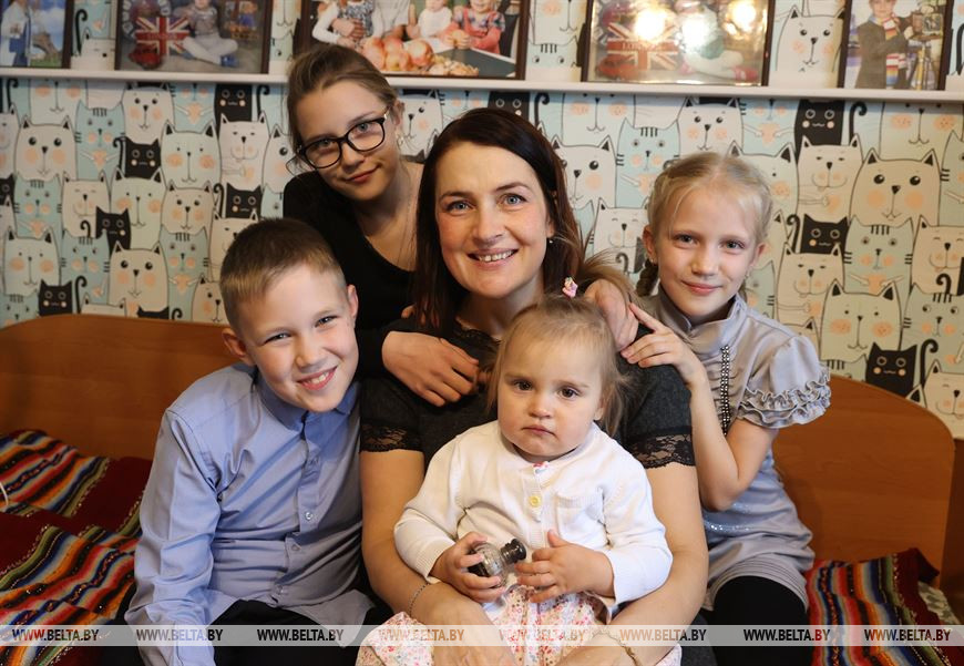 Наталья Буторович награждена орденом Матери за воспитание пятерых детей