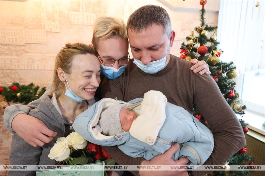 Елена Зинькевич с мужем Павлом и сыновьями