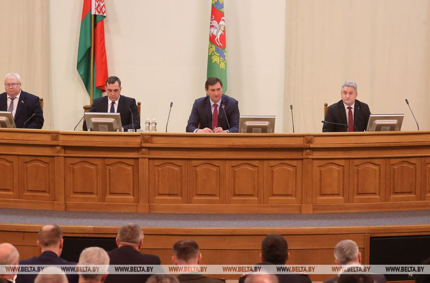 Во время заседания Во время заседания