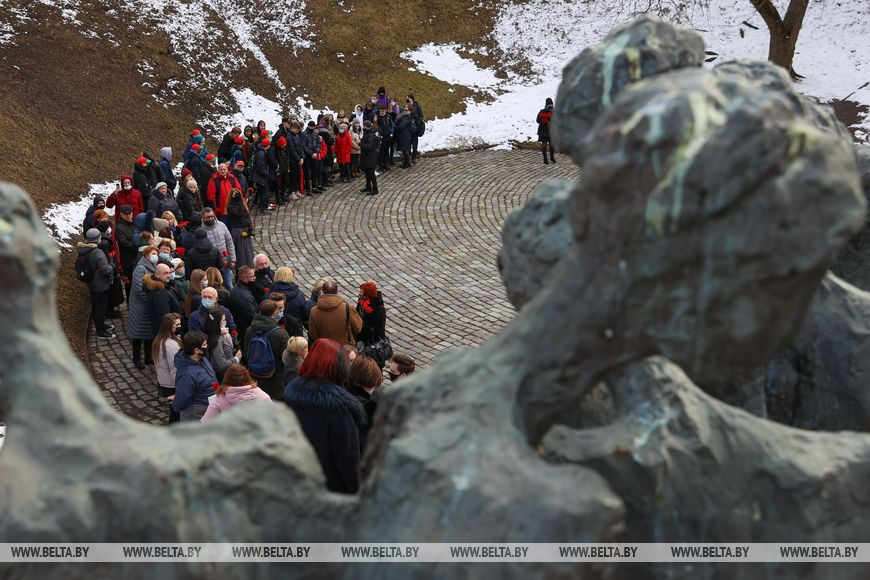 Во время траурного митинга 2021г.