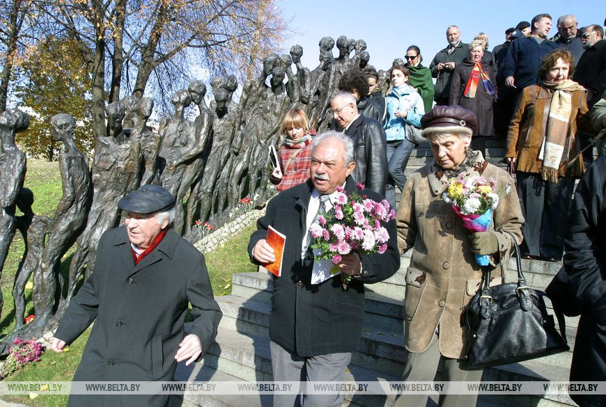 Во время траурного шествия 2008г.