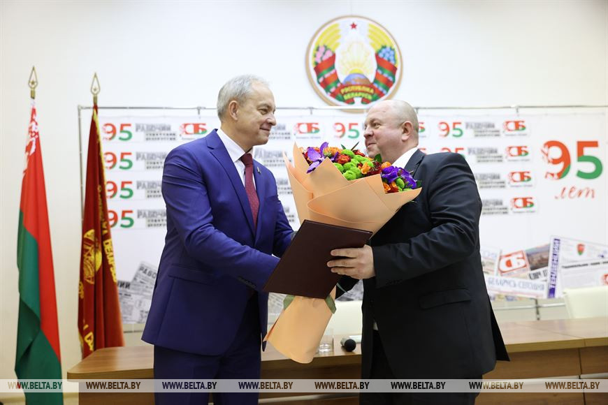 Глава Администрации Президента Игорь Сергеенко и директор - главный редактор издательского дома "Беларусь сегодня" Дмитрий Жук Глава Администрации Президента Игорь Сергеенко и директор - главный редактор издательского дома "Беларусь сегодня" Дмитрий Жук