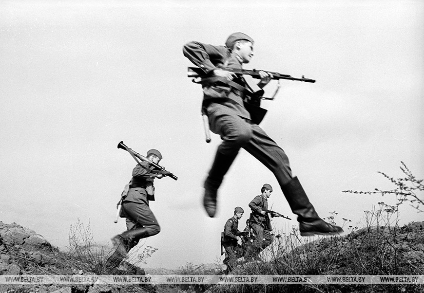 Минское высшее военно-политическое общевойсковое училище. На занятиях по тактической подготовке, 1981 год