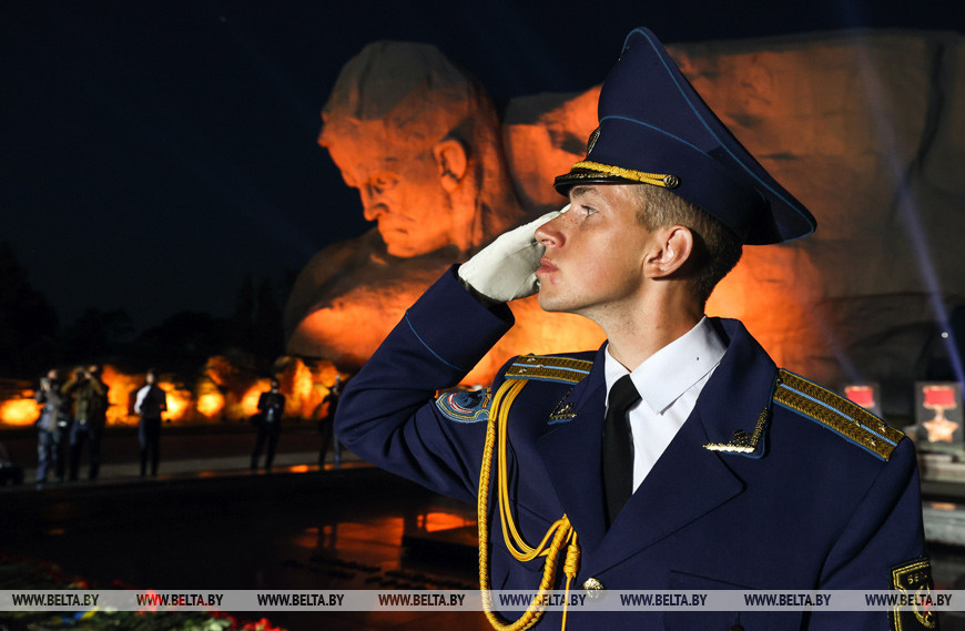 Солдат почетного караула в Брестской крепости