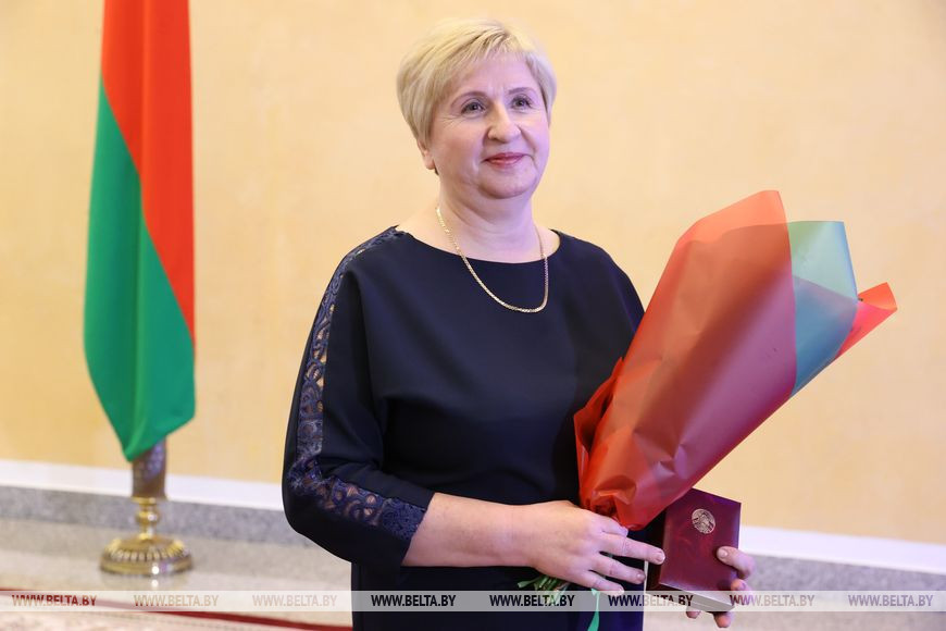 Медалью "За трудовые заслуги" заместителю начальника инспекции - начальнику отдела по работе с плательщиками по Берестовицкому району инспекции Министерства по налогам и сборам по Волковысскому району награждена Елена Василюк Медалью "За трудовые заслуги" заместителю начальника инспекции - начальнику отдела по работе с плательщиками по Берестовицкому району инспекции Министерства по налогам и сборам по Волковысскому району награждена Елена Василюк