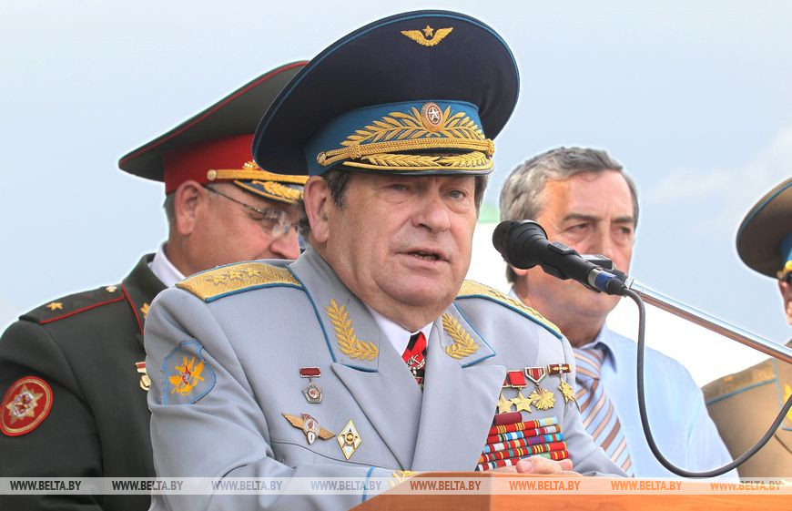 Дважды Герой Советского Союза летчик-космонавт СССР генерал-полковник авиации Владимир Коваленок во воремя вручения стипендии 2011г. Дважды Герой Советского Союза летчик-космонавт СССР генерал-полковник авиации Владимир Коваленок во воремя вручения стипендии 2011г.