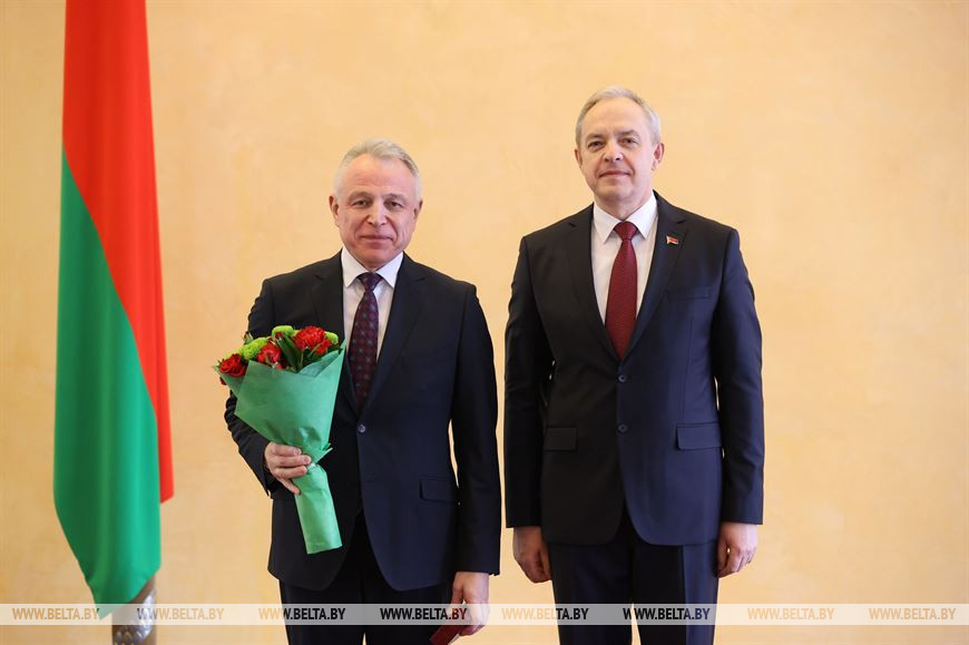 В числе удостоенных медали "За трудовые заслуги" председатель Федерации профсоюзов Беларуси Михаил Орда В числе удостоенных медали "За трудовые заслуги" председатель Федерации профсоюзов Беларуси Михаил Орда
