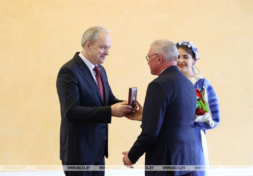 Орденом Почета награжден заместитель председателя Могилевского облисполкома Валерий Малашко Орденом Почета награжден заместитель председателя Могилевского облисполкома Валерий Малашко