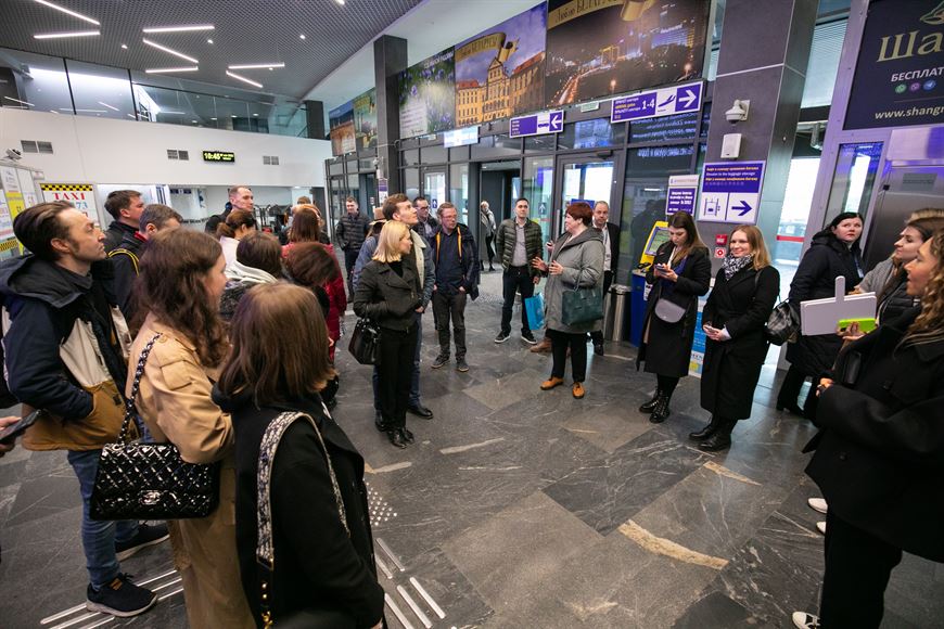 Делегация из Minsk World встречает москвичей в аэропорту! Делегация из Minsk World встречает москвичей в аэропорту!