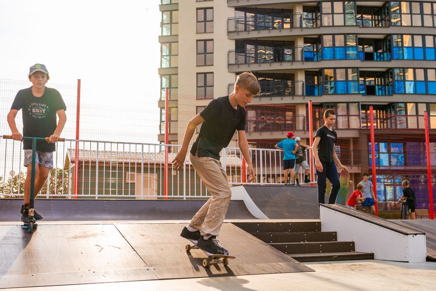 А летом можно прыгать на скейтах до небес! А летом можно прыгать на скейтах до небес!