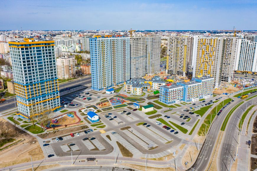 Квартал "Южная Европа", парковочные места с внешней стороны квартала Квартал "Южная Европа", парковочные места с внешней стороны квартала