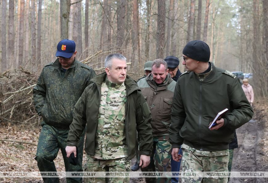 Во время проведения совещания в ченковском лесу