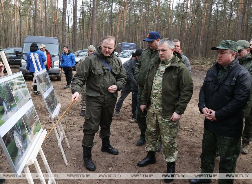 Начальник Главного управления идеологической работы, культуры и по делам молодёжи Гомельского облисполкома Денис Езерский и председатель Гомельского облисполкома Иван Крупко
