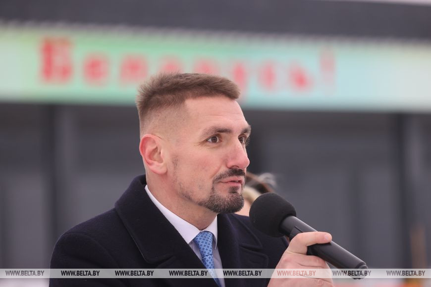 Заместитель начальника управления спорта и туризма Гомельского облисполкома Александр Асташонок во время приветствия участников соревнований Заместитель начальника управления спорта и туризма Гомельского облисполкома Александр Асташонок во время приветствия участников соревнований