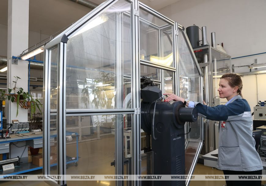 Инженер участка металлографии Юлия Белаш