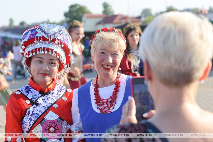 Вишневый фестиваль в глубоком 2024 когда. Вишнёвый фестиваль в Глубоком.