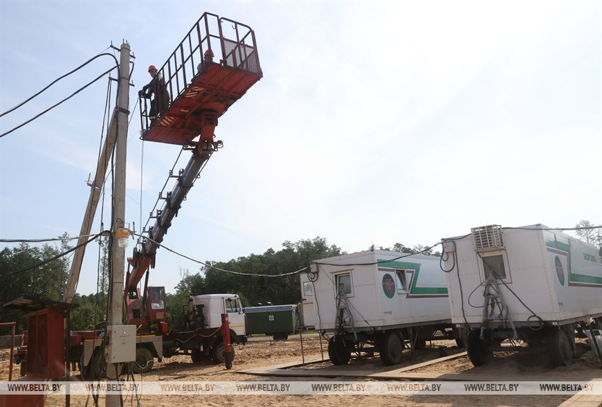 Монтаж буровой установки на новой скважине Монтаж буровой установки на новой скважине