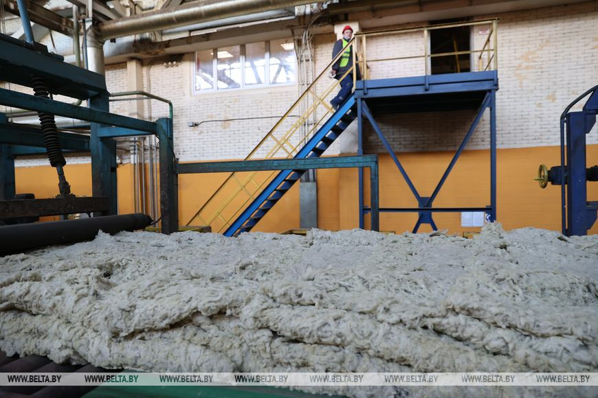В цеху по производству утеплительной плиты В цеху по производству утеплительной плиты