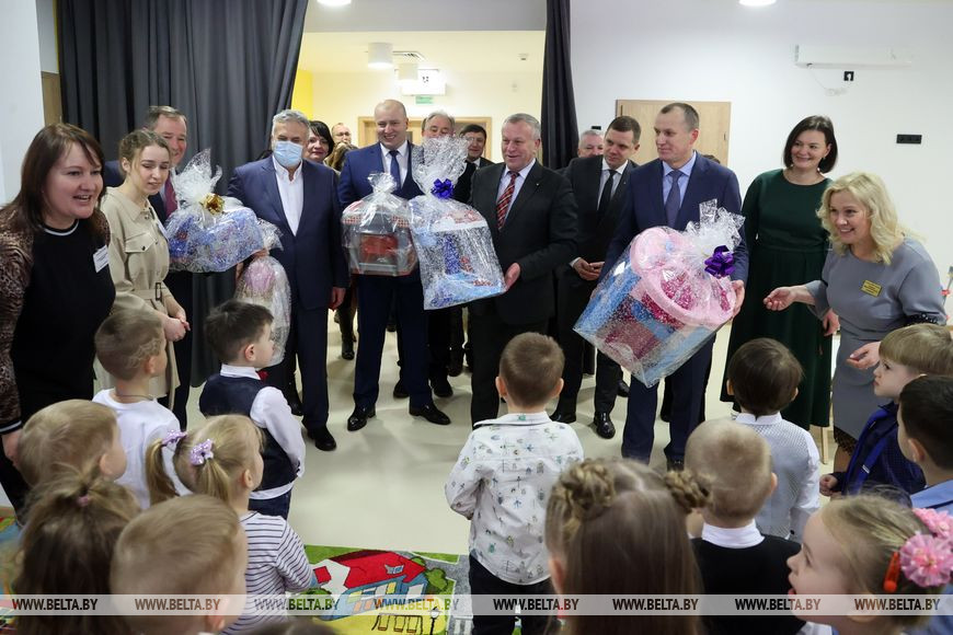 Во время вручения подарков
