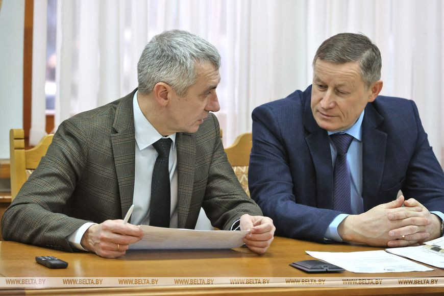 Председатель Витебского горисполкома Николай Орлов и начальник главного управления жилищно-коммунального хозяйства Витебского облисполкома Юрий Дядело Председатель Витебского горисполкома Николай Орлов и начальник главного управления жилищно-коммунального хозяйства Витебского облисполкома Юрий Дядело