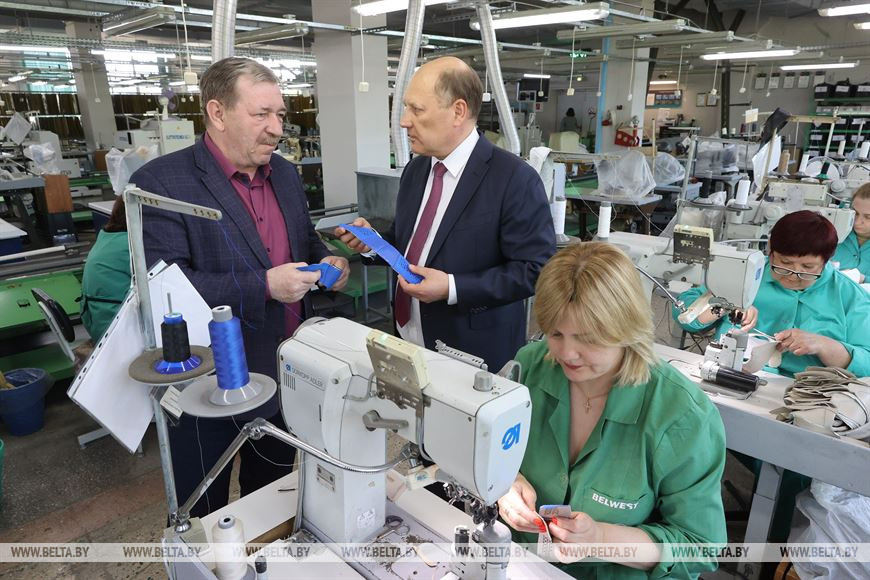 Главный инженер Сергей Шаповалов и генеральный директор предприятия Юрий Суманеев