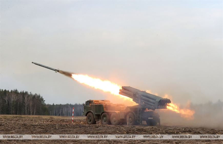 Стрельба из РСЗО "Ураган" Стрельба из РСЗО "Ураган"