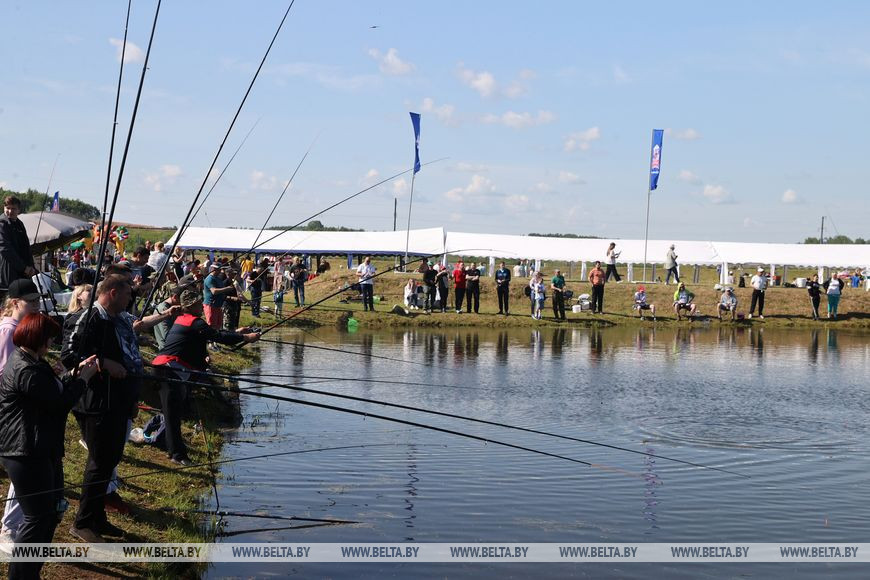 Во время соревнований по рыбной ловле среди работников холдинга "Могилевская молочная компания "Бабушкина крынка" в Белыничском районе
