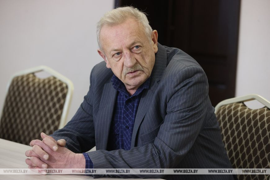 На приеме житель агрогородка Башни Александр Шалюто На приеме житель агрогородка Башни Александр Шалюто