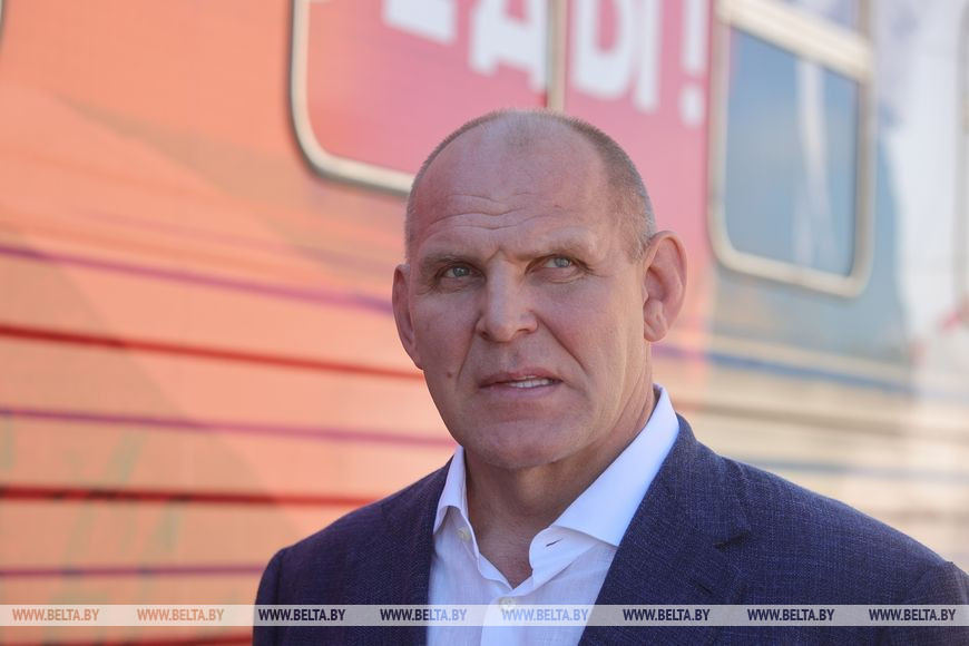 Александр Карелин