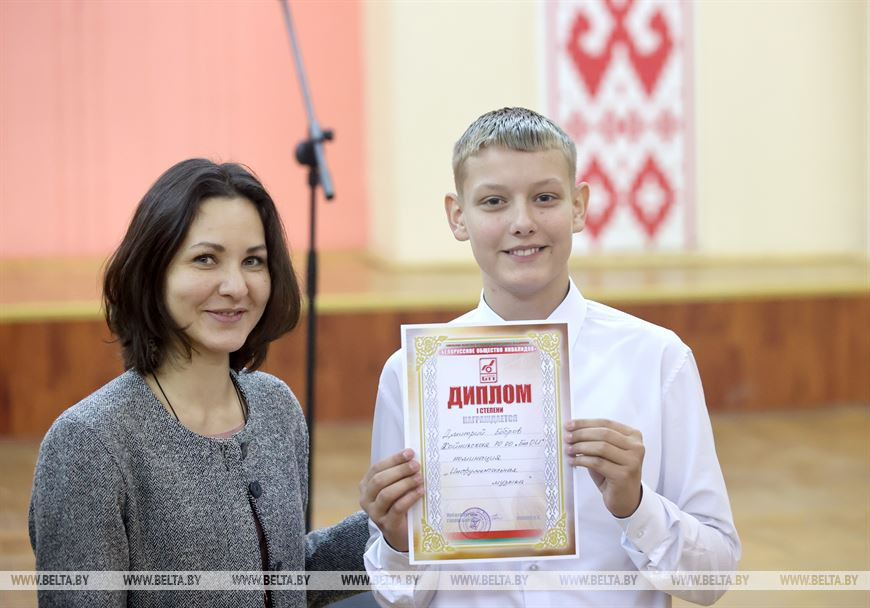 Специалист ГОООО "Белорусское общество инвалидов" Алиса Граматчикова во время награждения Специалист ГОООО "Белорусское общество инвалидов" Алиса Граматчикова во время награждения
