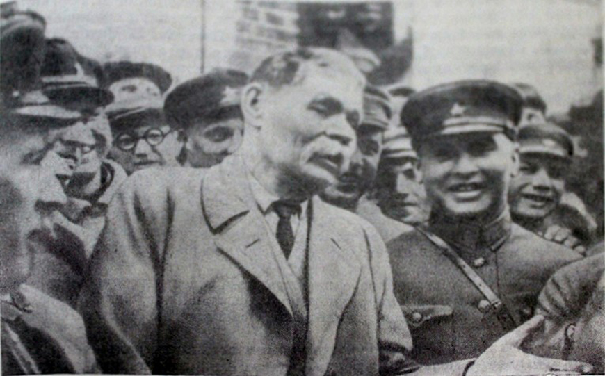 Максим Горький с пограничниками на станции Негорелое. 1931 год Максим Горький с пограничниками на станции Негорелое. 1931 год