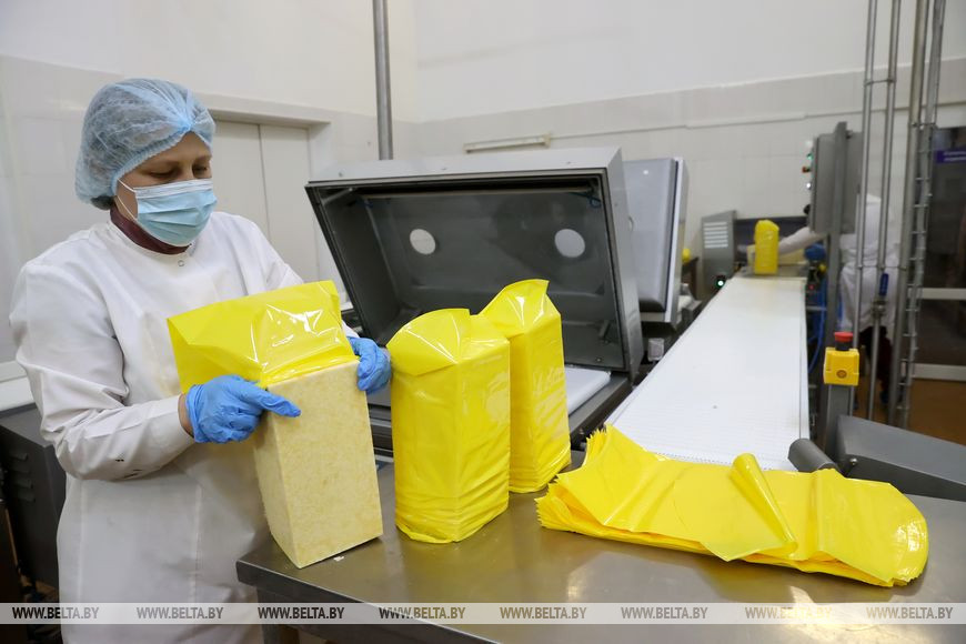 Участок упаковки сыров в пакеты Участок упаковки сыров в пакеты