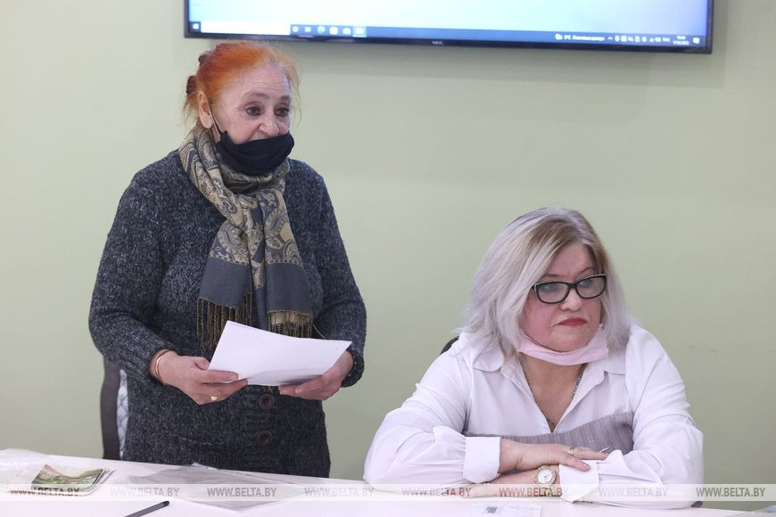 Надежда Сенчило (слева) с доверенном лицом Надежда Сенчило (слева) с доверенном лицом