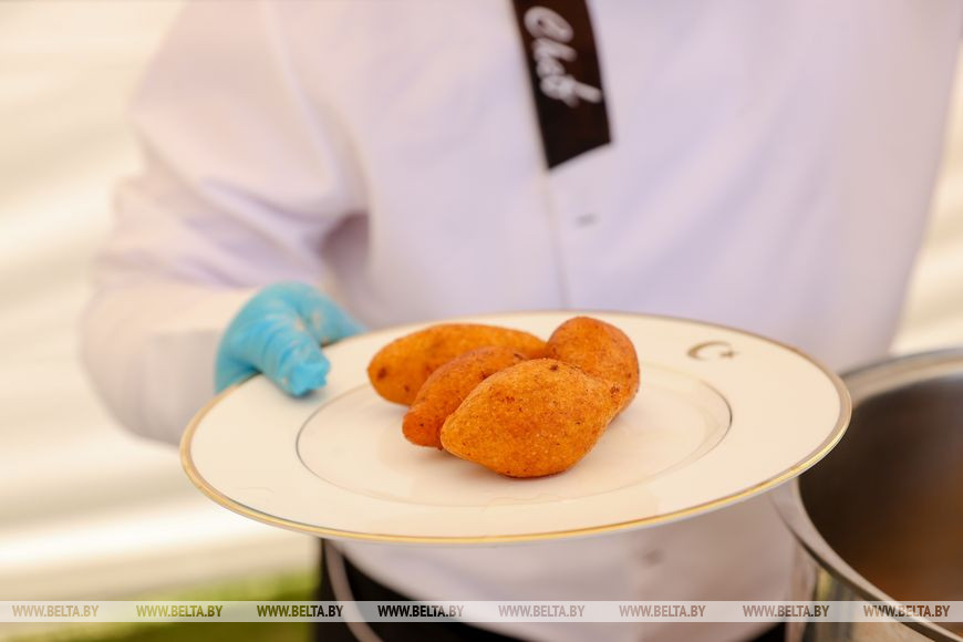 Традиционное турецкое блюда "ичли кефте" (котлета с начинкой) Традиционное турецкое блюда "ичли кефте" (котлета с начинкой)