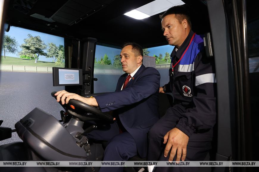 Александр Субботин во время испытания на тренажере