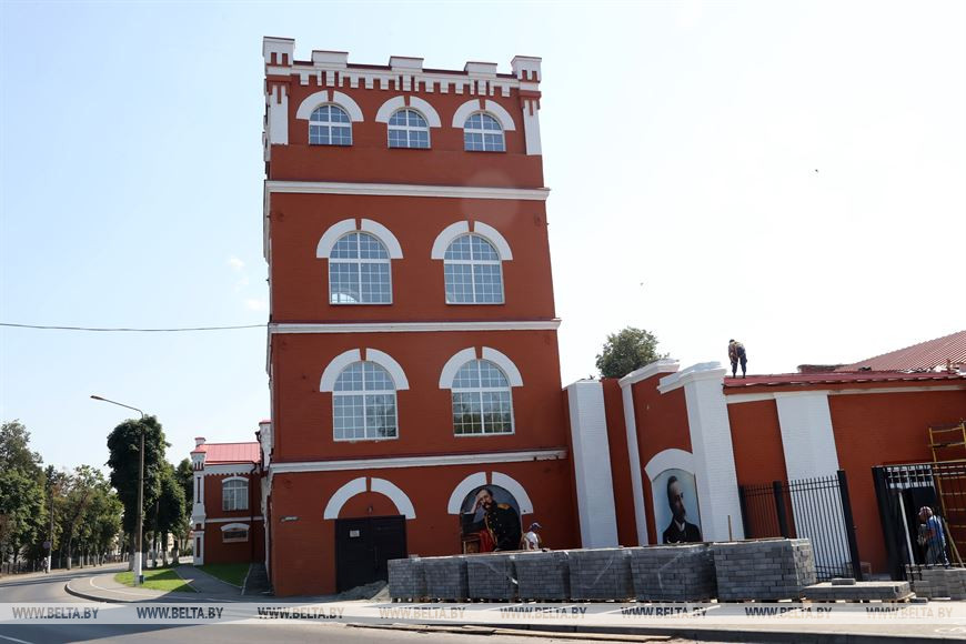 Памятник архитектуры - здание бумажной фабрики в Добруше Памятник архитектуры - здание бумажной фабрики в Добруше