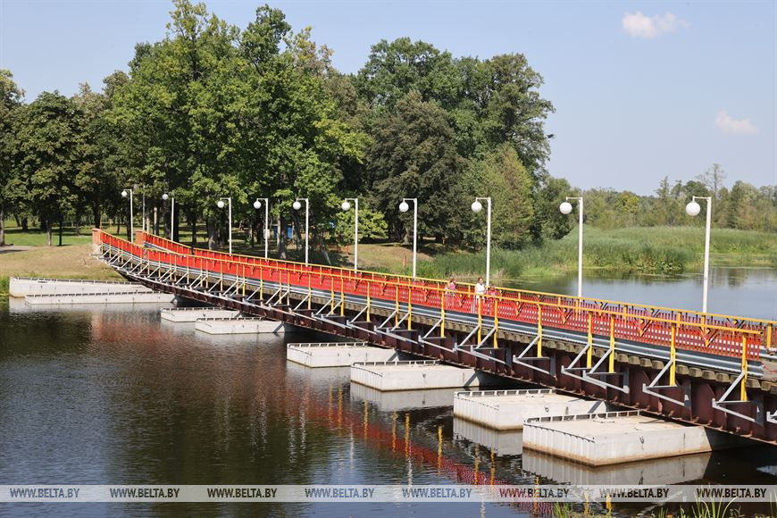 Пешеходный мостик на реке Ипуть в Добруше Пешеходный мостик на реке Ипуть в Добруше