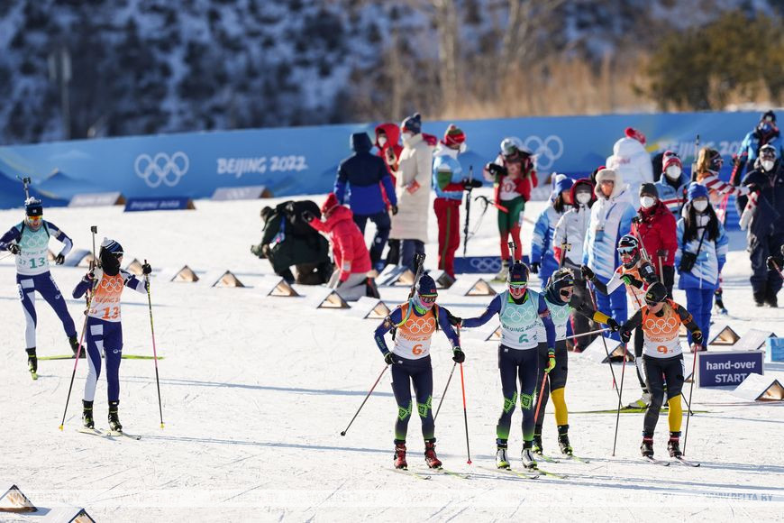 Динара Алимбекова передает эстафету Елене Кручинкиной Динара Алимбекова передает эстафету Елене Кручинкиной