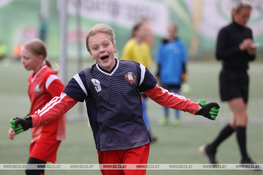Во время футбольного матча между командами девочек (2011-2013 годов рождения). "Смоловей", Минская обл. - ФКС Могилев Во время футбольного матча между командами девочек (2011-2013 годов рождения). "Смоловей", Минская обл. - ФКС Могилев