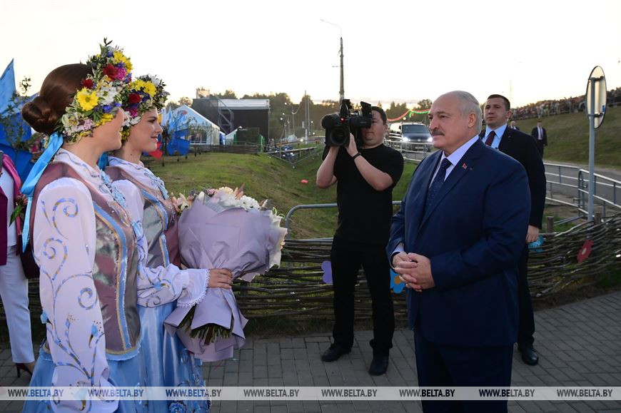 Александр Лукашенко на празднике в Александрии Александр Лукашенко на празднике в Александрии