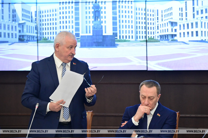 Заместитель премьер-министра Петр Пархомчик и первый вице-премьер Николай Снопков